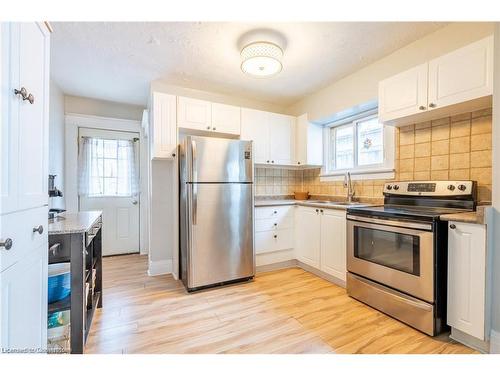 10 Welland Vale Road, St. Catharines, ON - Indoor Photo Showing Kitchen