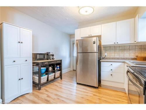 10 Welland Vale Road, St. Catharines, ON - Indoor Photo Showing Kitchen