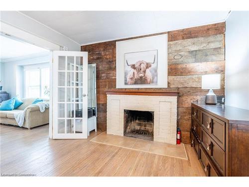 10 Welland Vale Road, St. Catharines, ON - Indoor Photo Showing Living Room With Fireplace