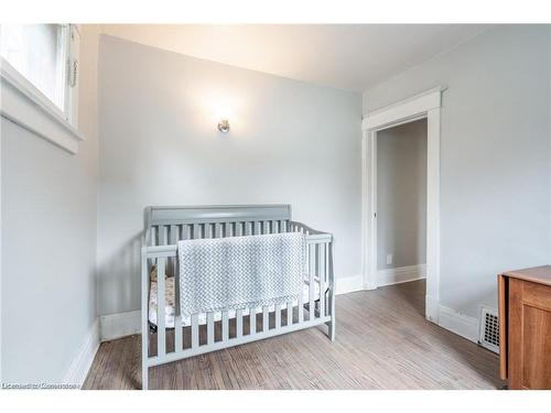 10 Welland Vale Road, St. Catharines, ON - Indoor Photo Showing Bedroom