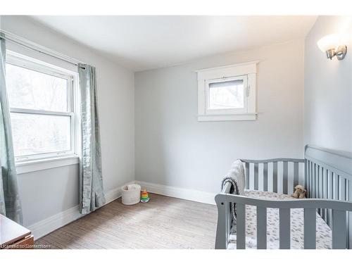 10 Welland Vale Road, St. Catharines, ON - Indoor Photo Showing Bedroom