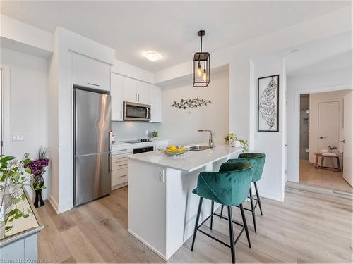 301-600 North Service Road, Stoney Creek, ON - Indoor Photo Showing Kitchen With Upgraded Kitchen