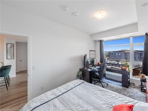 301-600 North Service Road, Stoney Creek, ON - Indoor Photo Showing Bedroom