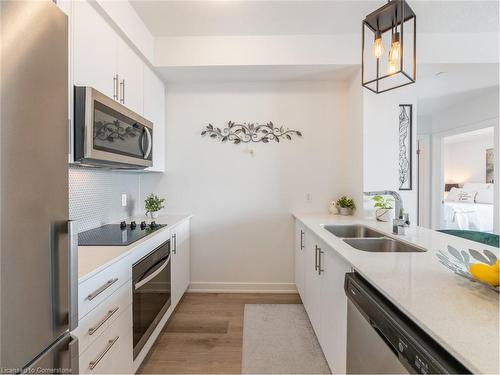 301-600 North Service Road, Stoney Creek, ON - Indoor Photo Showing Kitchen With Double Sink With Upgraded Kitchen