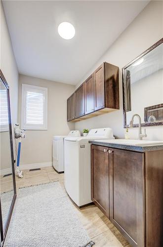 35 Fern Avenue, Waterdown, ON - Indoor Photo Showing Laundry Room