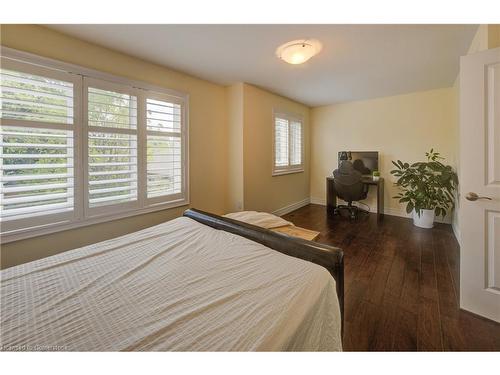 35 Fern Avenue, Waterdown, ON - Indoor Photo Showing Bedroom