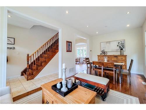 3263 Mccurdy Court, Burlington, ON - Indoor Photo Showing Living Room