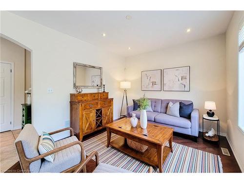 3263 Mccurdy Court, Burlington, ON - Indoor Photo Showing Living Room