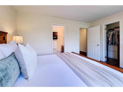 3263 Mccurdy Court, Burlington, ON - Indoor Photo Showing Bedroom