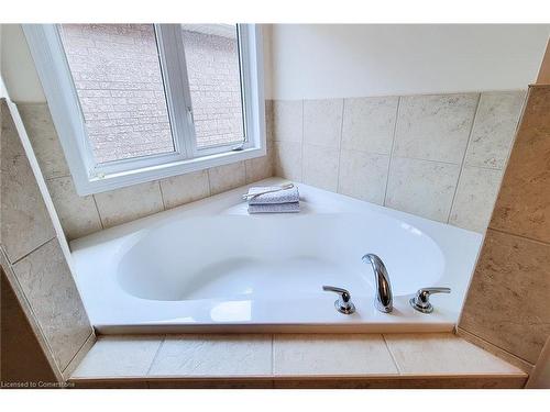 3263 Mccurdy Court, Burlington, ON - Indoor Photo Showing Bathroom