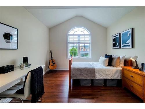 3263 Mccurdy Court, Burlington, ON - Indoor Photo Showing Bedroom