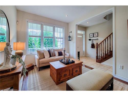 3263 Mccurdy Court, Burlington, ON - Indoor Photo Showing Living Room