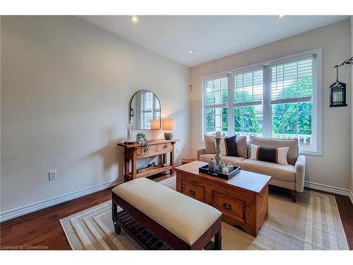 3263 Mccurdy Court, Burlington, ON - Indoor Photo Showing Living Room