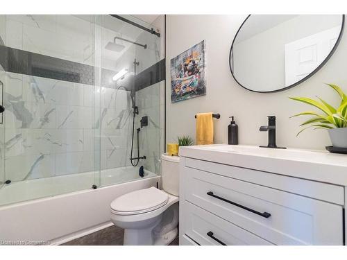 2402 Curtis Road, Burlington, ON - Indoor Photo Showing Bathroom