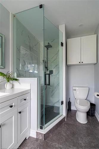 2402 Curtis Road, Burlington, ON - Indoor Photo Showing Bathroom