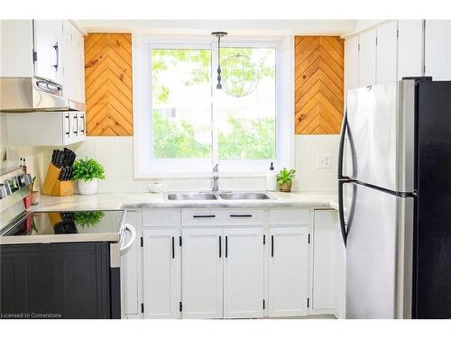 644 Alder Street W, Dunnville, ON - Indoor Photo Showing Kitchen With Double Sink