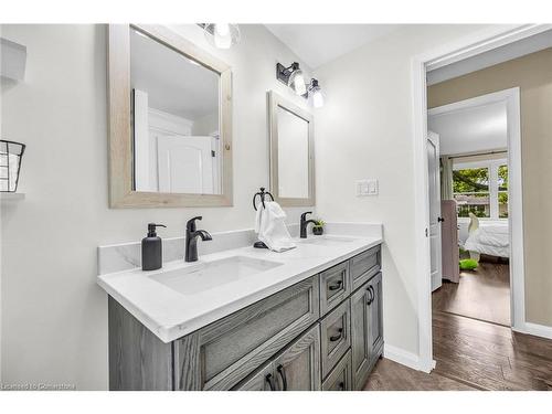 644 Alder Street W, Dunnville, ON - Indoor Photo Showing Bathroom