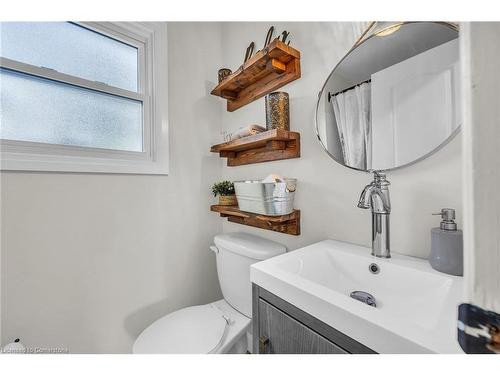 644 Alder Street W, Dunnville, ON - Indoor Photo Showing Bathroom