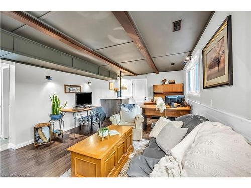 644 Alder Street W, Dunnville, ON - Indoor Photo Showing Living Room