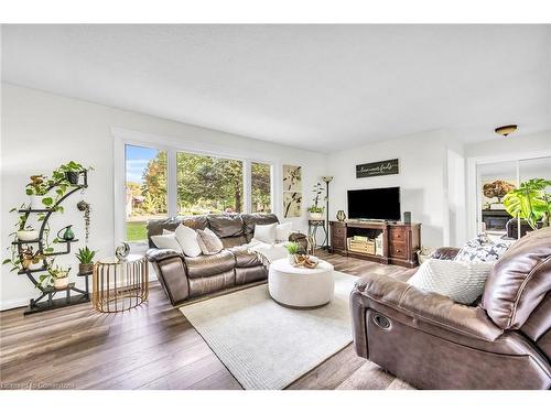 644 Alder Street W, Dunnville, ON - Indoor Photo Showing Living Room