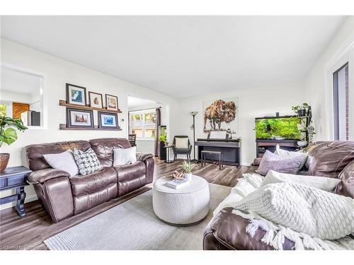 644 Alder Street W, Dunnville, ON - Indoor Photo Showing Living Room