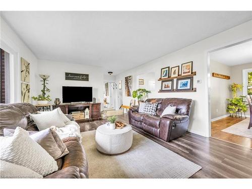 644 Alder Street W, Dunnville, ON - Indoor Photo Showing Living Room