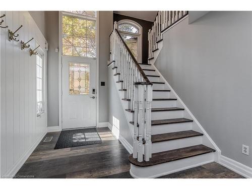 96 Laurendale Avenue, Waterdown, ON - Indoor Photo Showing Other Room