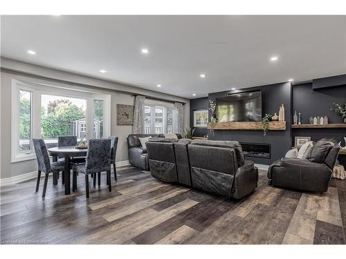 96 Laurendale Avenue, Waterdown, ON - Indoor Photo Showing Living Room