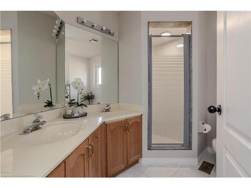 96 Laurendale Avenue, Waterdown, ON - Indoor Photo Showing Bathroom