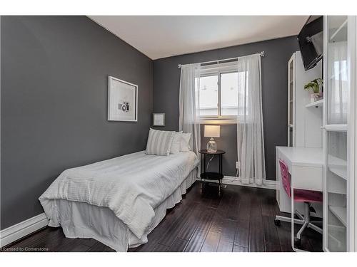 96 Laurendale Avenue, Waterdown, ON - Indoor Photo Showing Bedroom