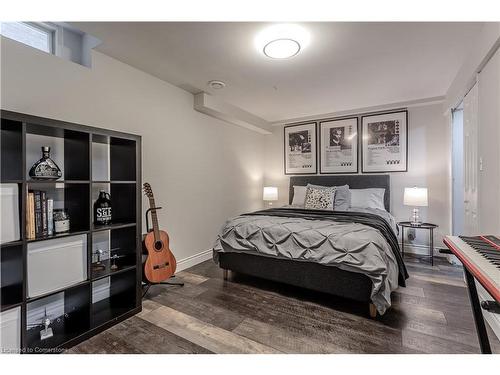 96 Laurendale Avenue, Waterdown, ON - Indoor Photo Showing Bedroom