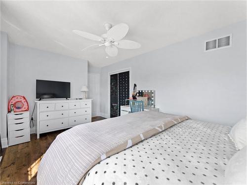 1005 Holdsworth Crescent, Milton, ON - Indoor Photo Showing Bedroom