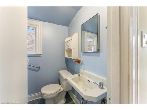 46 Graham Avenue S, Hamilton, ON - Indoor Photo Showing Bathroom