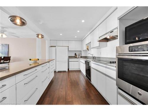 605-99 Donn Avenue, Stoney Creek, ON - Indoor Photo Showing Kitchen