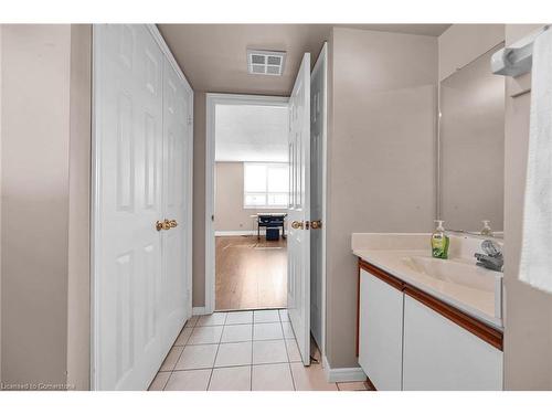 605-99 Donn Avenue, Stoney Creek, ON - Indoor Photo Showing Bathroom