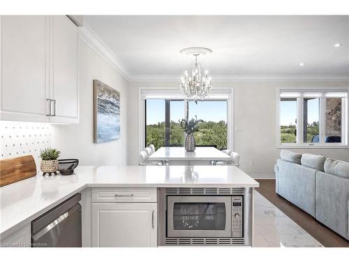 258 Shoreview Drive, Welland, ON - Indoor Photo Showing Kitchen