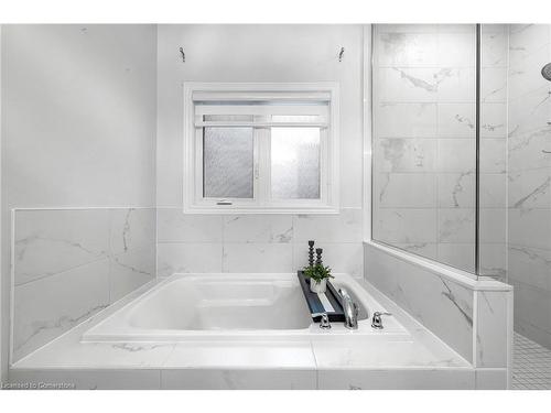 258 Shoreview Drive, Welland, ON - Indoor Photo Showing Bathroom