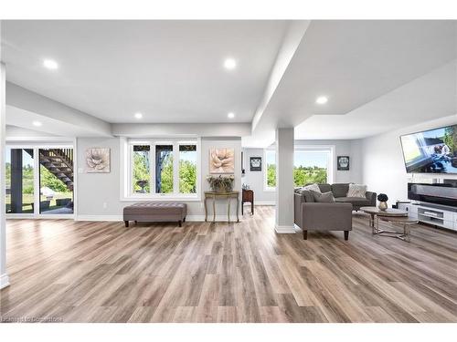 258 Shoreview Drive, Welland, ON - Indoor Photo Showing Living Room