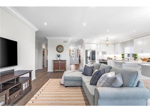 258 Shoreview Drive, Welland, ON - Indoor Photo Showing Living Room