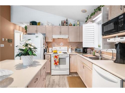 115 Park Street, Ridgeway, ON - Indoor Photo Showing Kitchen With Double Sink