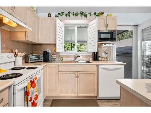 115 Park Street, Ridgeway, ON - Indoor Photo Showing Kitchen With Double Sink