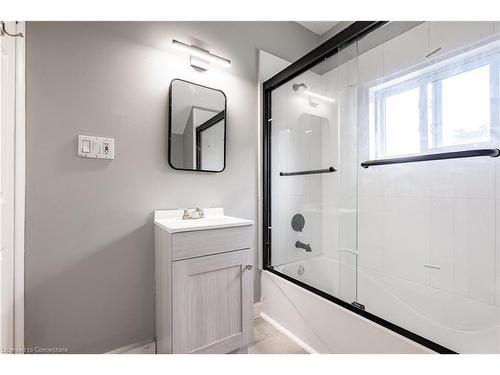 491 Colborne Street, Brantford, ON - Indoor Photo Showing Bathroom