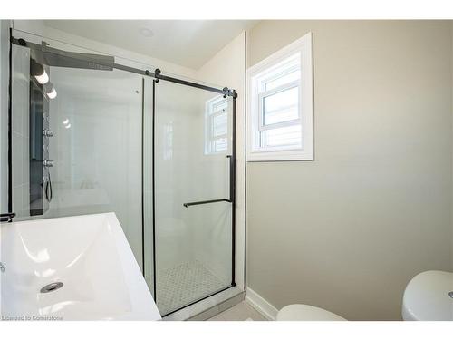 491 Colborne Street, Brantford, ON - Indoor Photo Showing Bathroom