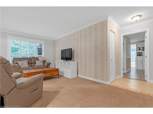 202-644 Grey Street, Brantford, ON - Indoor Photo Showing Living Room