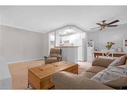 202-644 Grey Street, Brantford, ON - Indoor Photo Showing Living Room