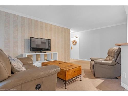 202-644 Grey Street, Brantford, ON - Indoor Photo Showing Living Room