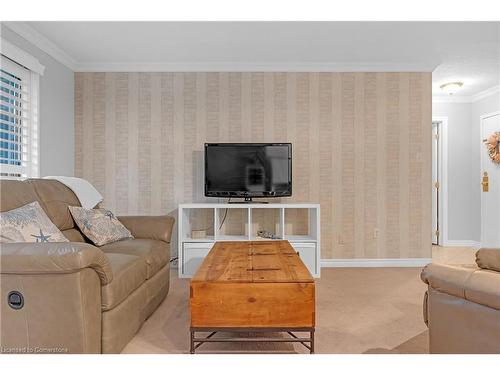 202-644 Grey Street, Brantford, ON - Indoor Photo Showing Living Room