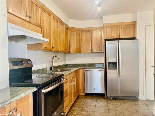 St-19 Huntsville Street, Hamilton, ON - Indoor Photo Showing Kitchen