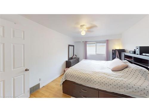 St-19 Huntsville Street, Hamilton, ON - Indoor Photo Showing Bedroom