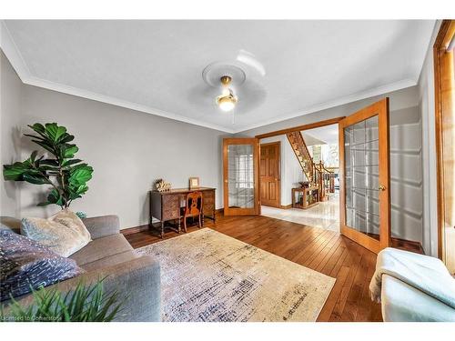 1040 Caistor Centre Road, West Lincoln, ON - Indoor Photo Showing Living Room